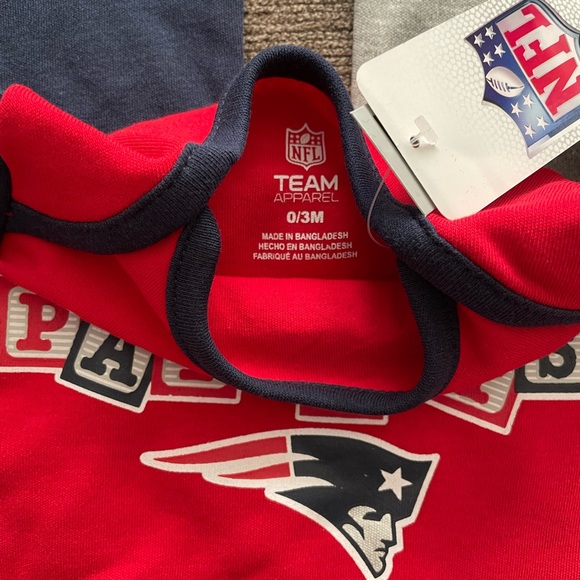New! New England Patriots￼ Baby 0-3 Months NFL One Piece Outfit 3 Sets NWT ! - Picture 6 of 7